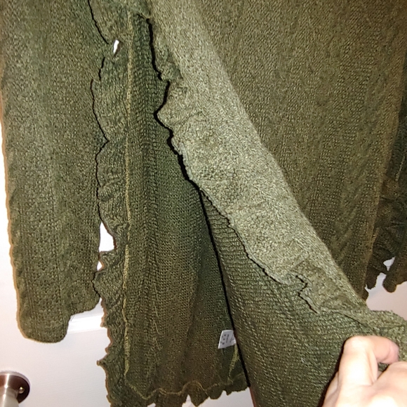 2 Women's sweaters - Picture 4 of 6